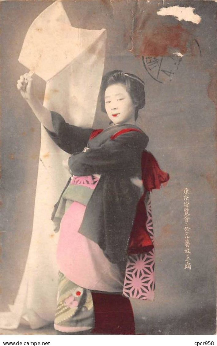 CHINE - SAN36354 - Cachet Tientsin - En L'état - Carte Japonaise - Geisha Tenant Un Drapeau Blanc - Chine