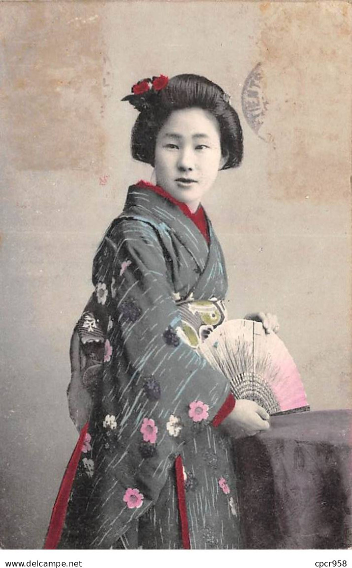 CHINE - SAN36369 - Cachet Tientsin - En L'état - Carte Japonaise - Geisha Tenant Un éventail - Cina
