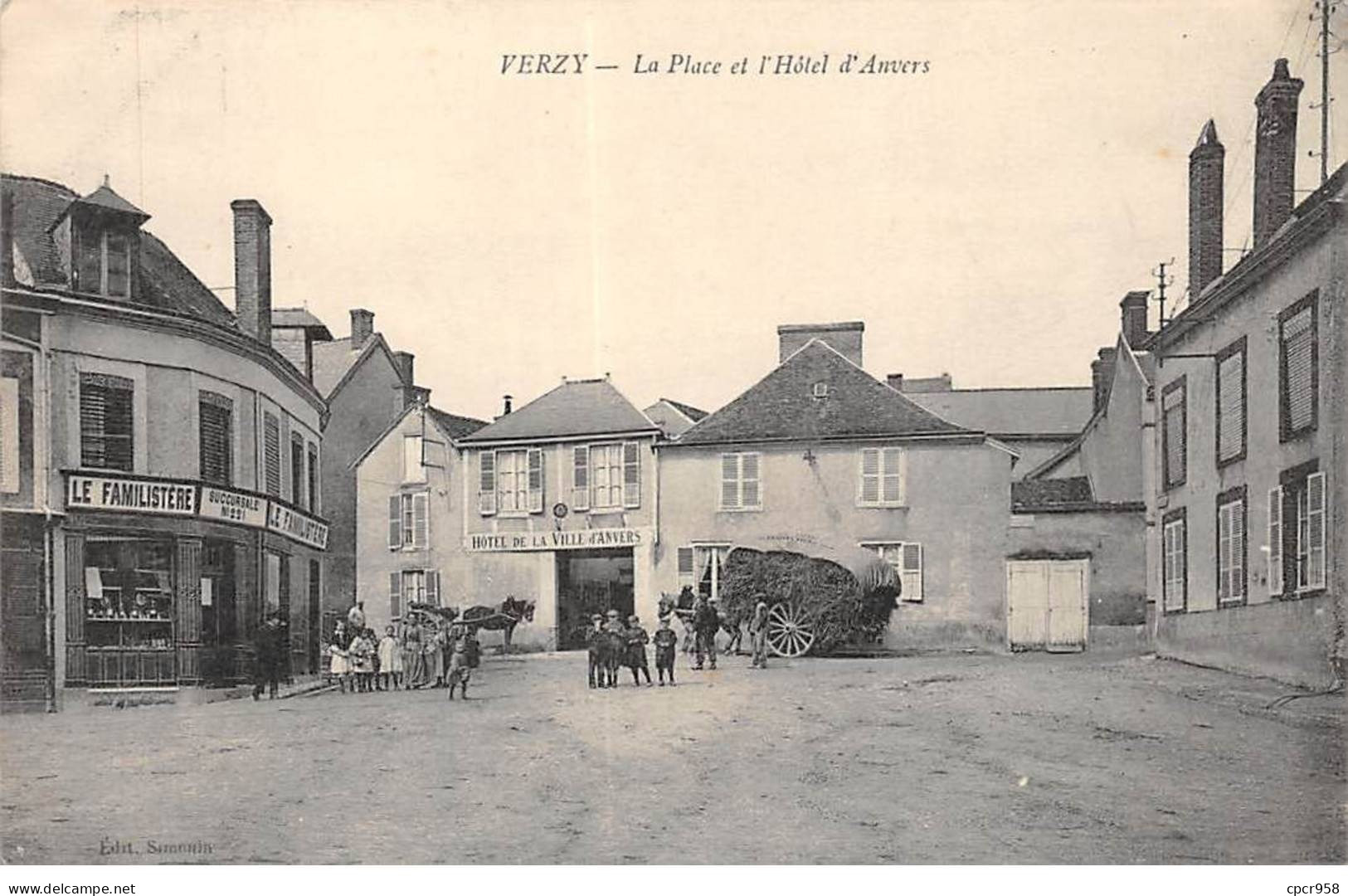 51 - VERZY - SAN35671 - La Place Et L'Hôtel D'Anvers - Verzy