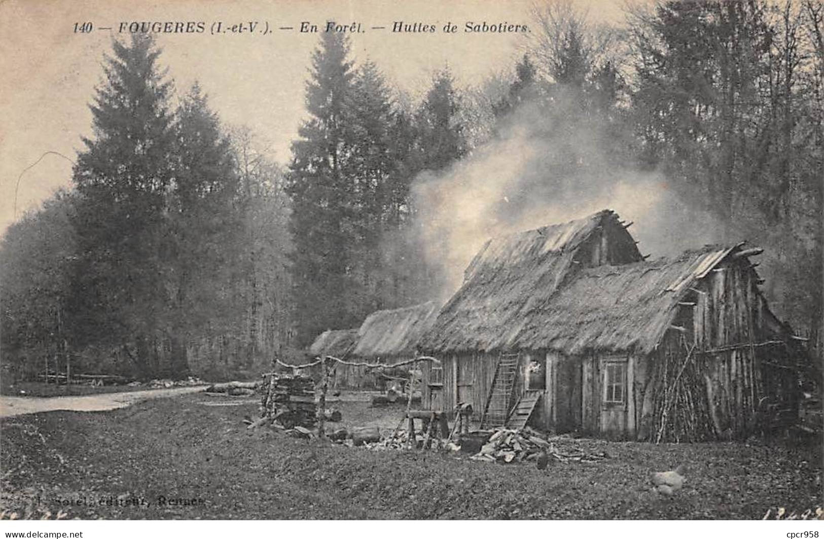 35 - FOUGERES - SAN37298 - En Forêt - Huttes De Sabotiers - Métier - Agriculture - Fougeres
