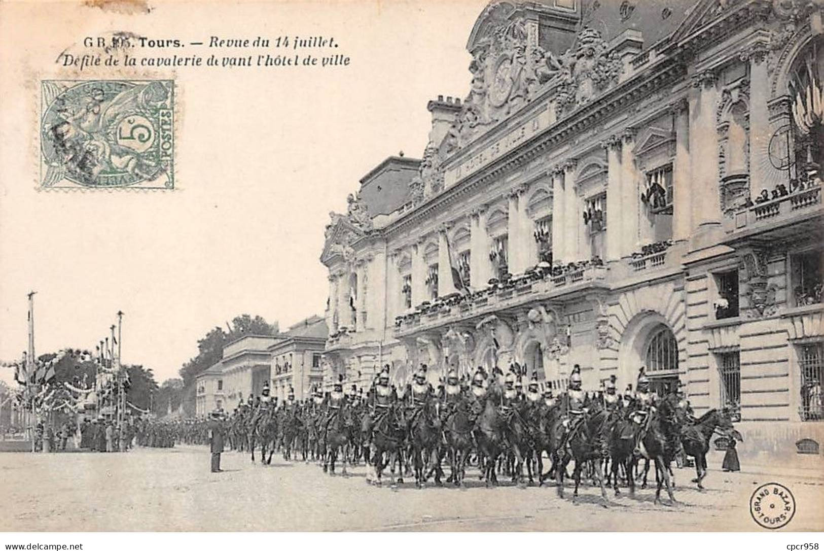 37 - TOURS - SAN42341 - Revue Du 14 Juillet - Défilé De La Cavalerie Devant L'Hôtel De Ville - Tours