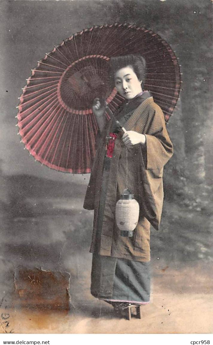 CHINE - SAN36532 - Femme Tenant Une Ombrelle - En L'état - Cina