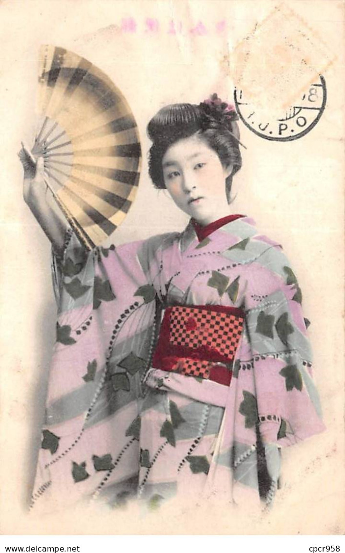 CHINE - SAN36421 - Cachet Tientsin - En L'état - Carte Japonaise - Geisha Tenant Un épouvantail - Chine