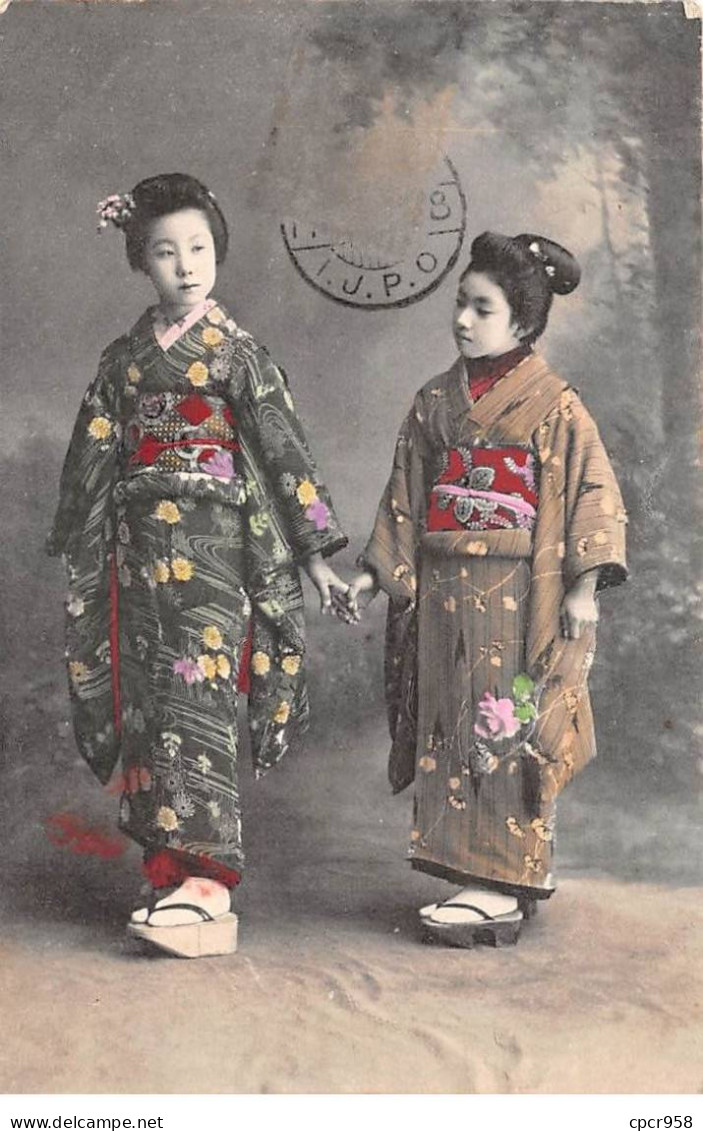 CHINE - SAN36422 - Cachet Tientsin - En L'état - Carte Japonaise - Geishas Se Tenant La Main - Chine