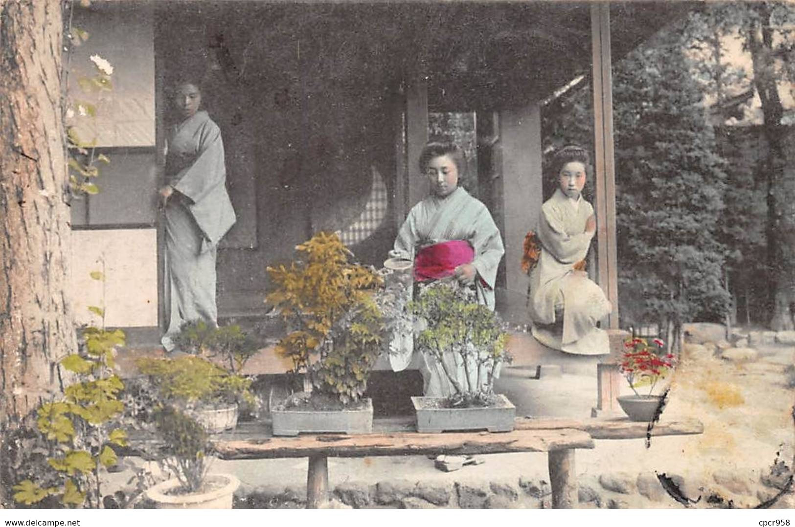 CHINE - SAN36411 - Cachet Tientsin - En L'état - Carte Japonaise - Geishas Dans Un Jardin - Chine