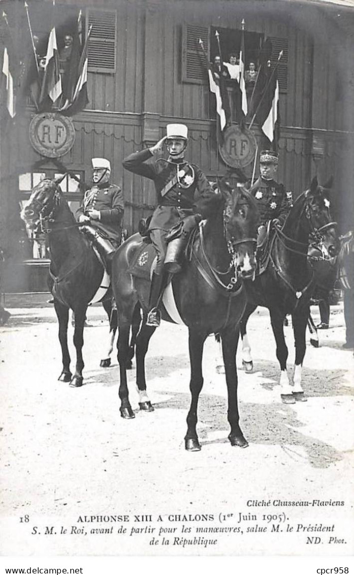 51 - CHALONS - SAN37509 - SM Le Roi, Avant De Partir Pour Les ManÅuvres, Salue M Le Président De La République - Châlons-sur-Marne