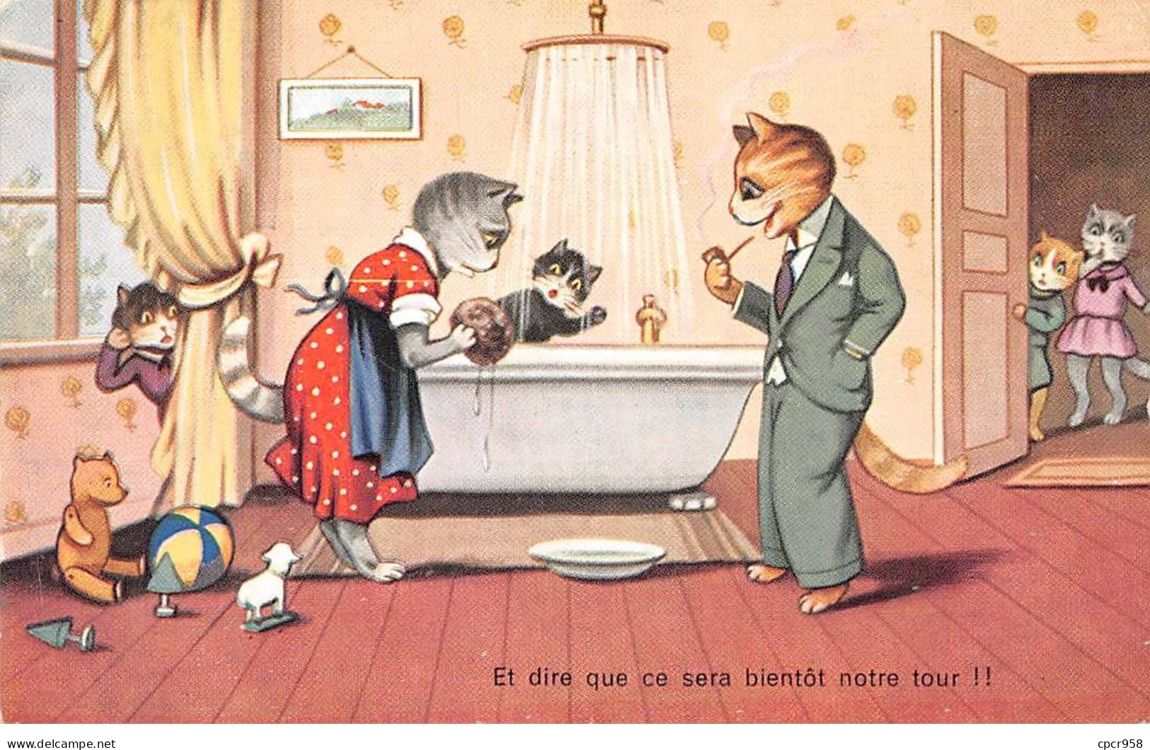 Chats - N°82959 - Et Dire Que Ce Sera Bientôt Notre Tour !! - Famille De Chats Habillés à L'heure Du Bain - Gatos