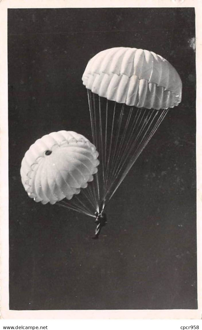 Aviation - N°83019 - Homme Faisant Du Parachutisme - Paracadutismo