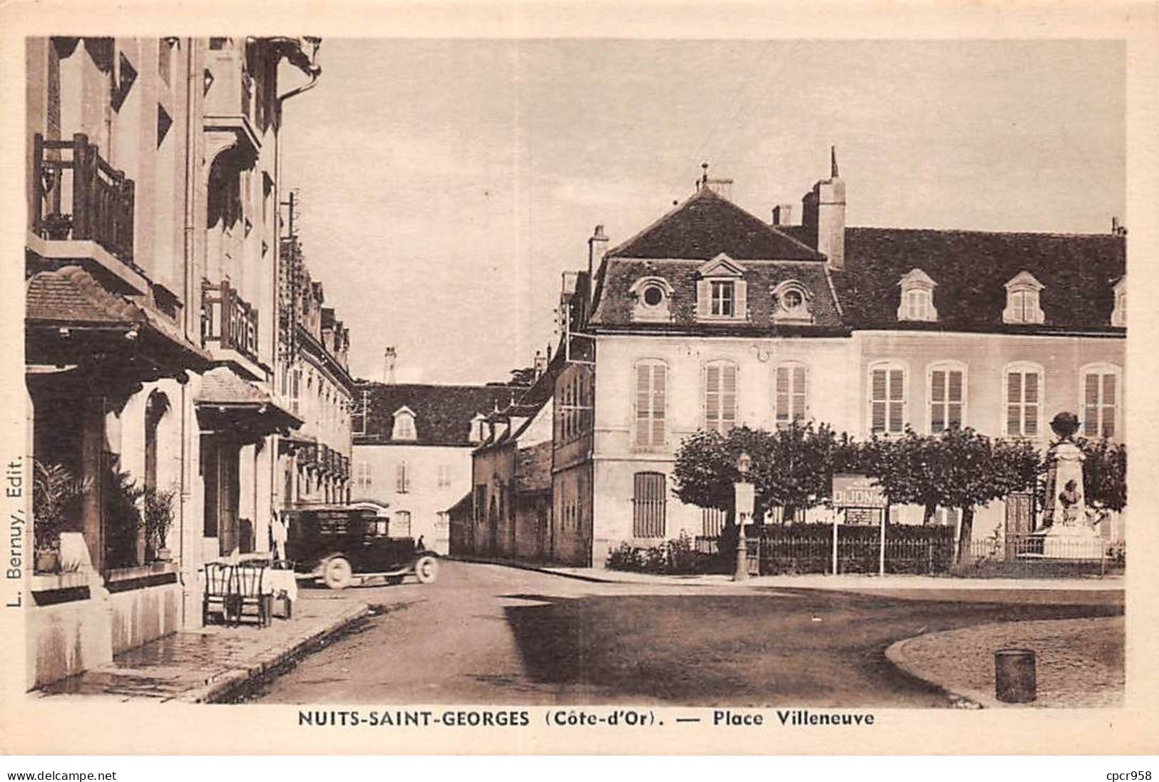 21 - NUITS SAINT GORGES - SAN38202 - Place Villeneuve - Nuits Saint Georges