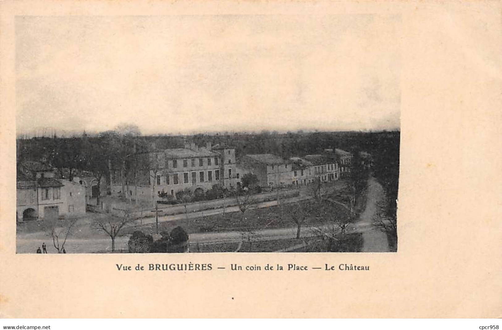 31 - BRUGUIERES - SAN39951- Un Coin De La Place - Le Château - Other & Unclassified