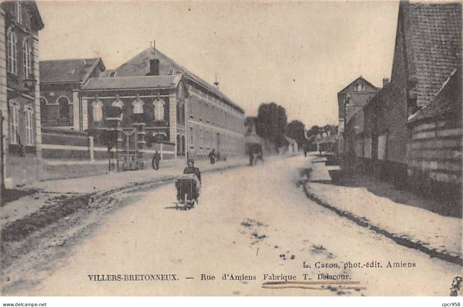 80 - VILLERS BRETONNEUX - SAN44143 - Rue D'Amiens - Fabrique T. Delacour - Villers Bretonneux