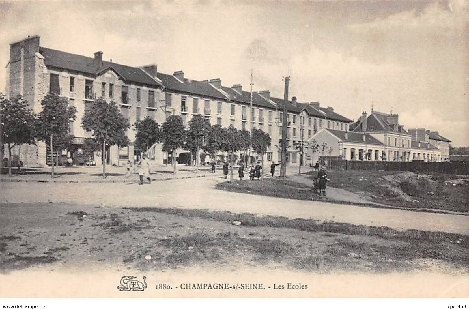 77 - CHAMPAGNE S/SEINE - SAN44091 - Les Ecoles - Champagne Sur Seine