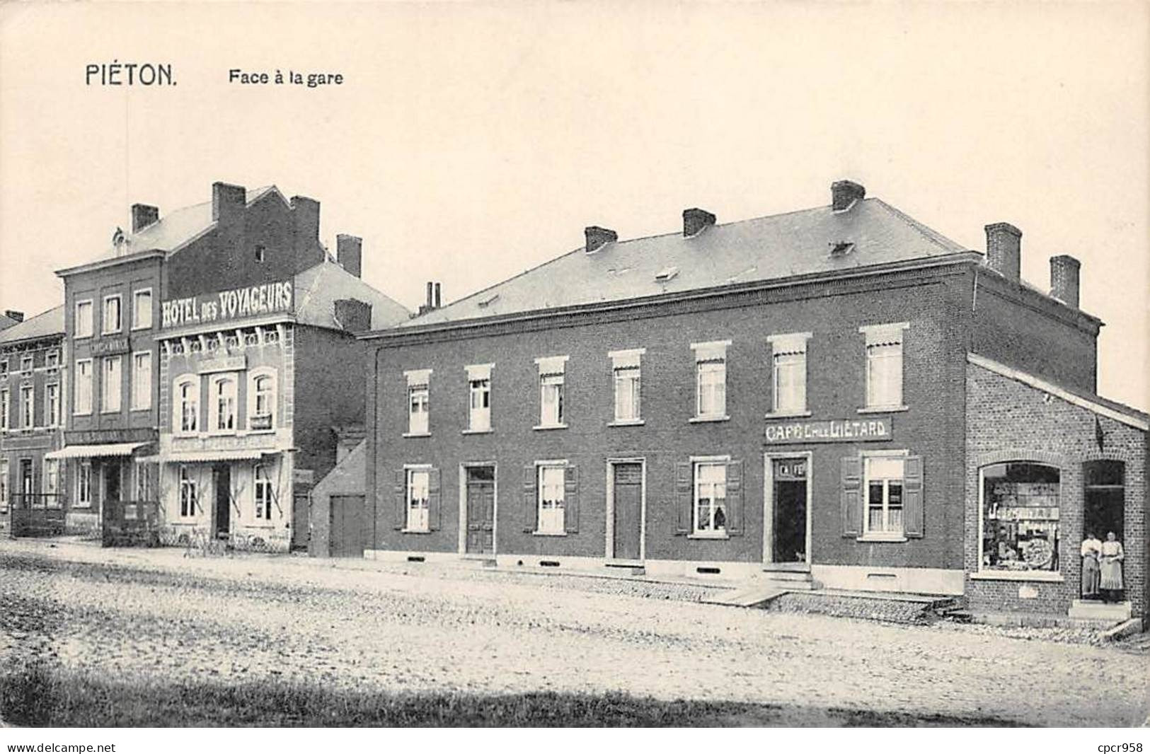 BELGIQUE - PIETON - SAN39627 - Face à La Gare - Chapelle-lez-Herlaimont