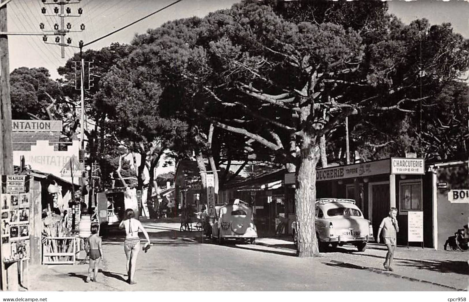 83 - HYERES - SAN39025 - La Capte - La Rue Du Commerce -  CPSM 14x9 Cm - Hyeres