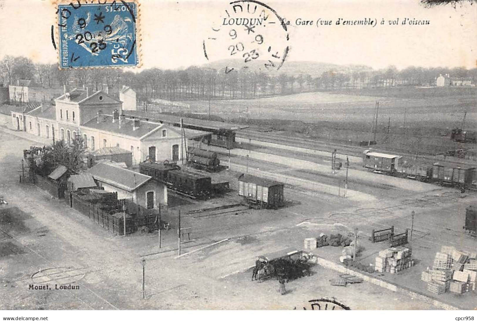 86 - LOUDUN - SAN58583 - La Gare (Vue D'ensemble) à Vol D'oiseau - Train - Loudun