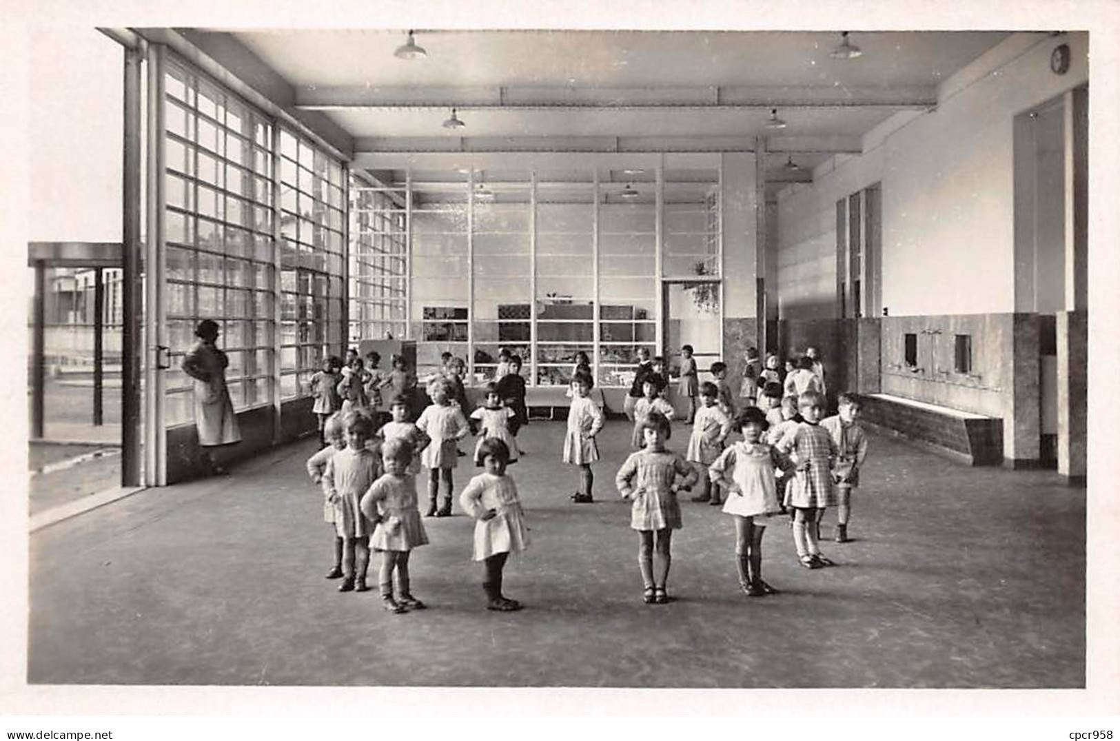 92 - SURESNES - SAN58606 - Ecole De Plein Air Permanente - Le Préau Des Tout Petits - Suresnes