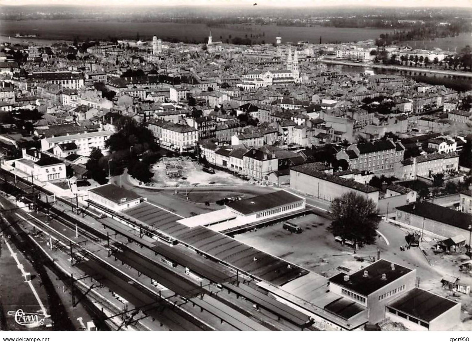 71 - MACON - SAN58707 - Vue Aérienne - La Gare SNCF Et Routière - CPSM 15x10 Cm - Macon