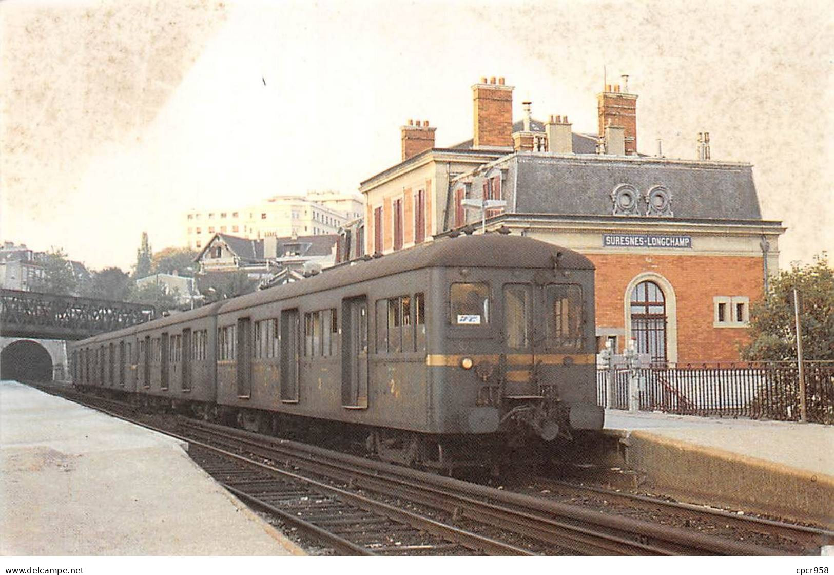 92 - SURESNES - SAN58738 - Automotrice Z1575 De 1930 En Gare De Suresnes Longchamp - CPSM 15x10 Cm - Suresnes