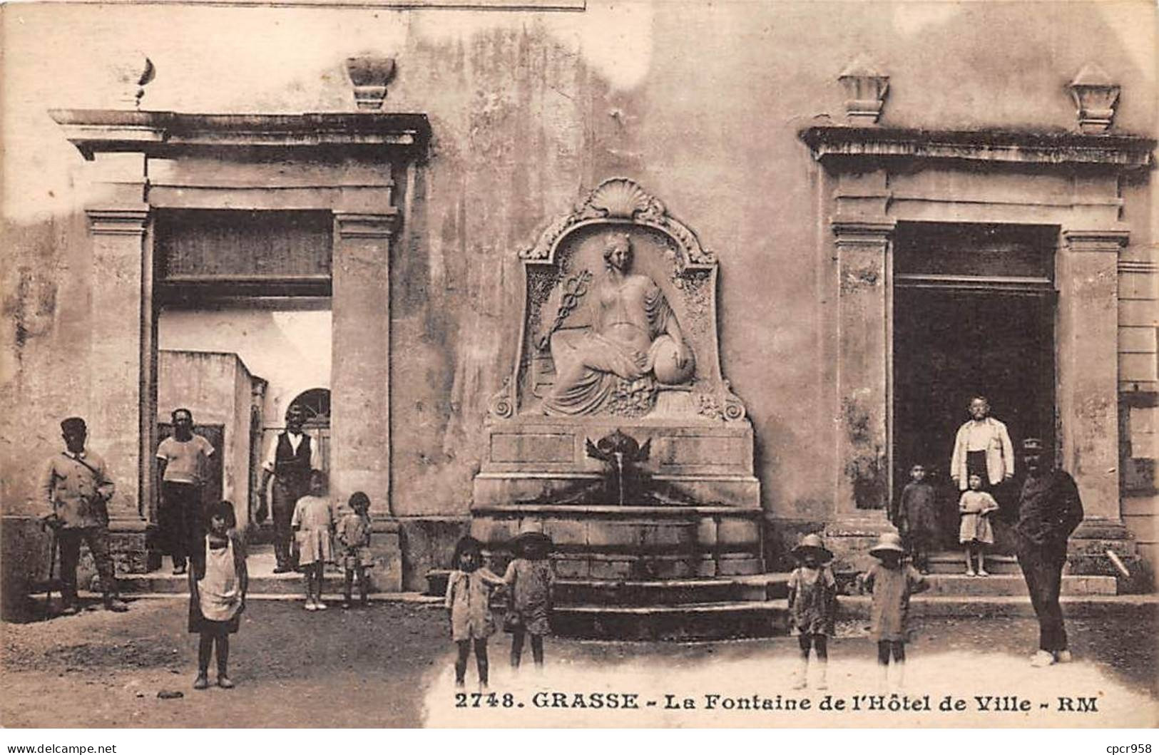 05 - GRASSE - SAN57958 - La Fontaine De L'Hôtel De Ville - Grasse