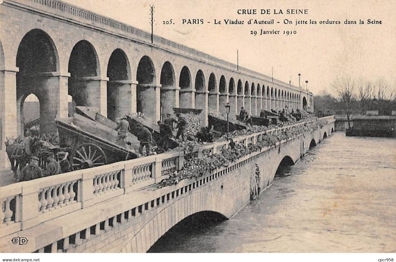 75 - PARIS - SAN55648 - Le Viaduc D'Auteuil - On Jette Les Ordure Dans La Seine - 29 Janvier 1910 - Crue De La Seine - Überschwemmung 1910