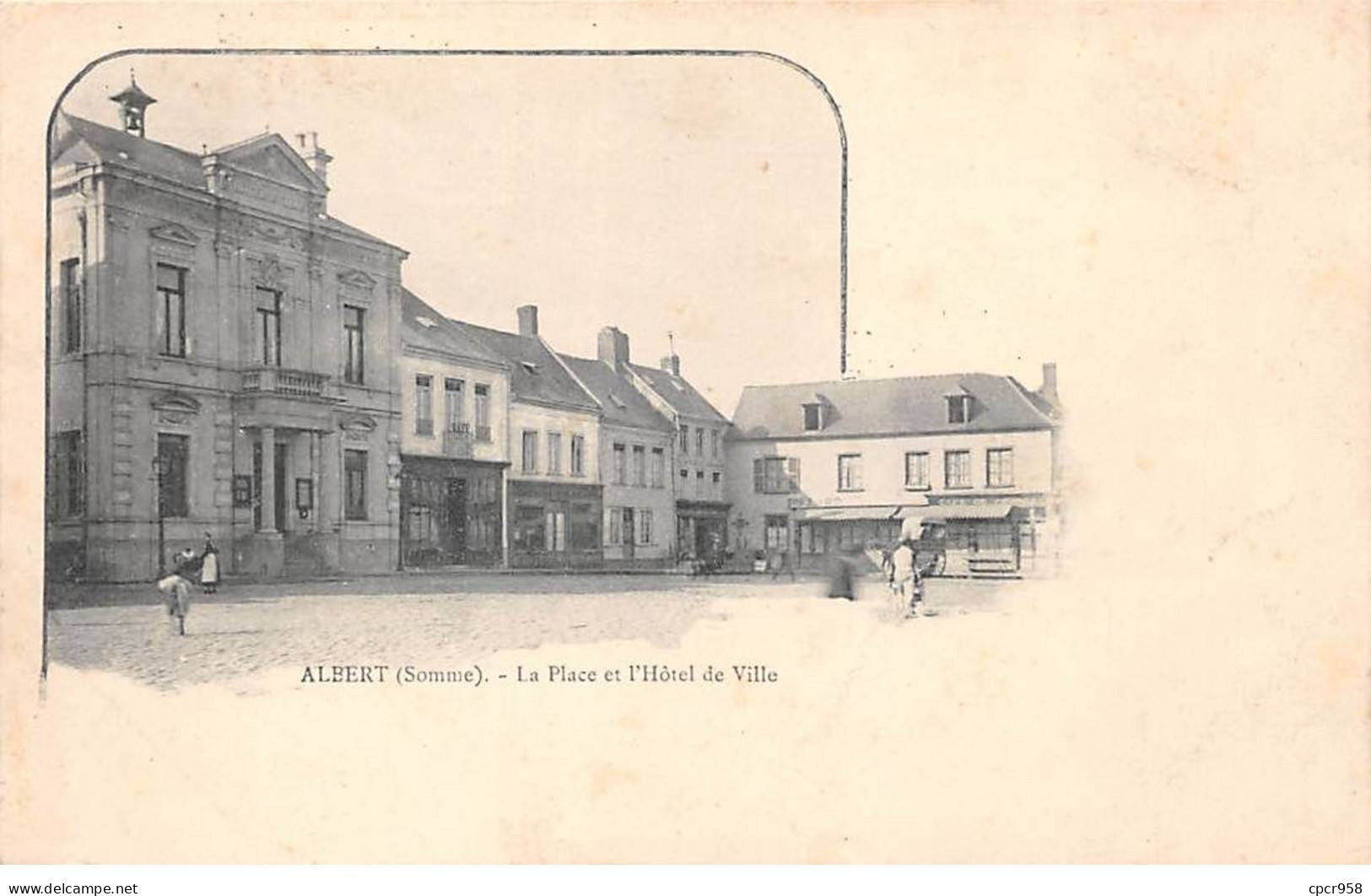 80 - ALBERT - SAN55991 - La Place Et L'Hôtel De Ville - Albert