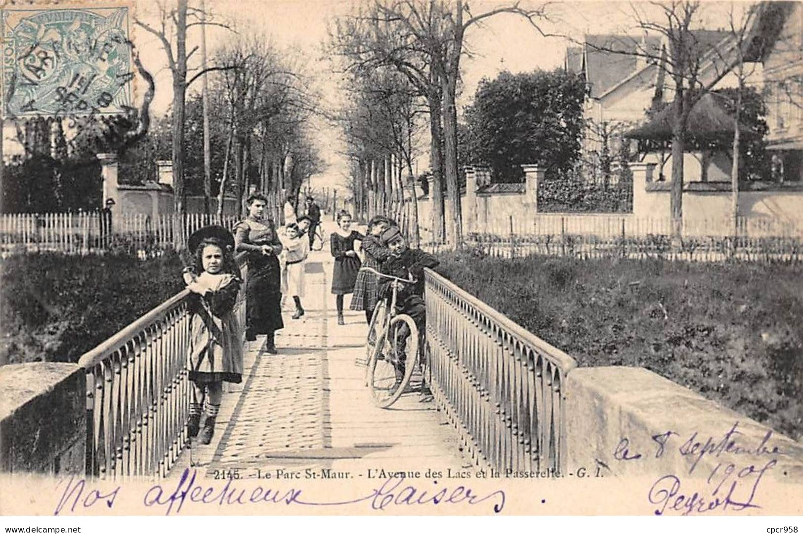 94 - SAINT MAUR - SAN56093 - Le Parc - L'Avenue Des Lacs Et La Passerelle - Saint Maur Des Fosses