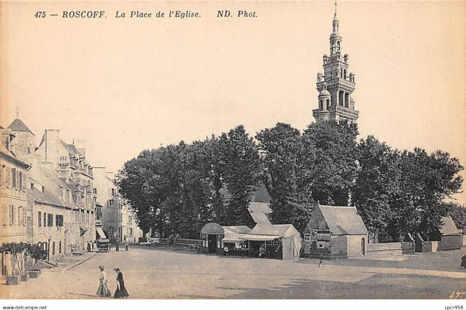 29 - ROSCOFF - SAN54325 - La Place De L'Eglise - Roscoff