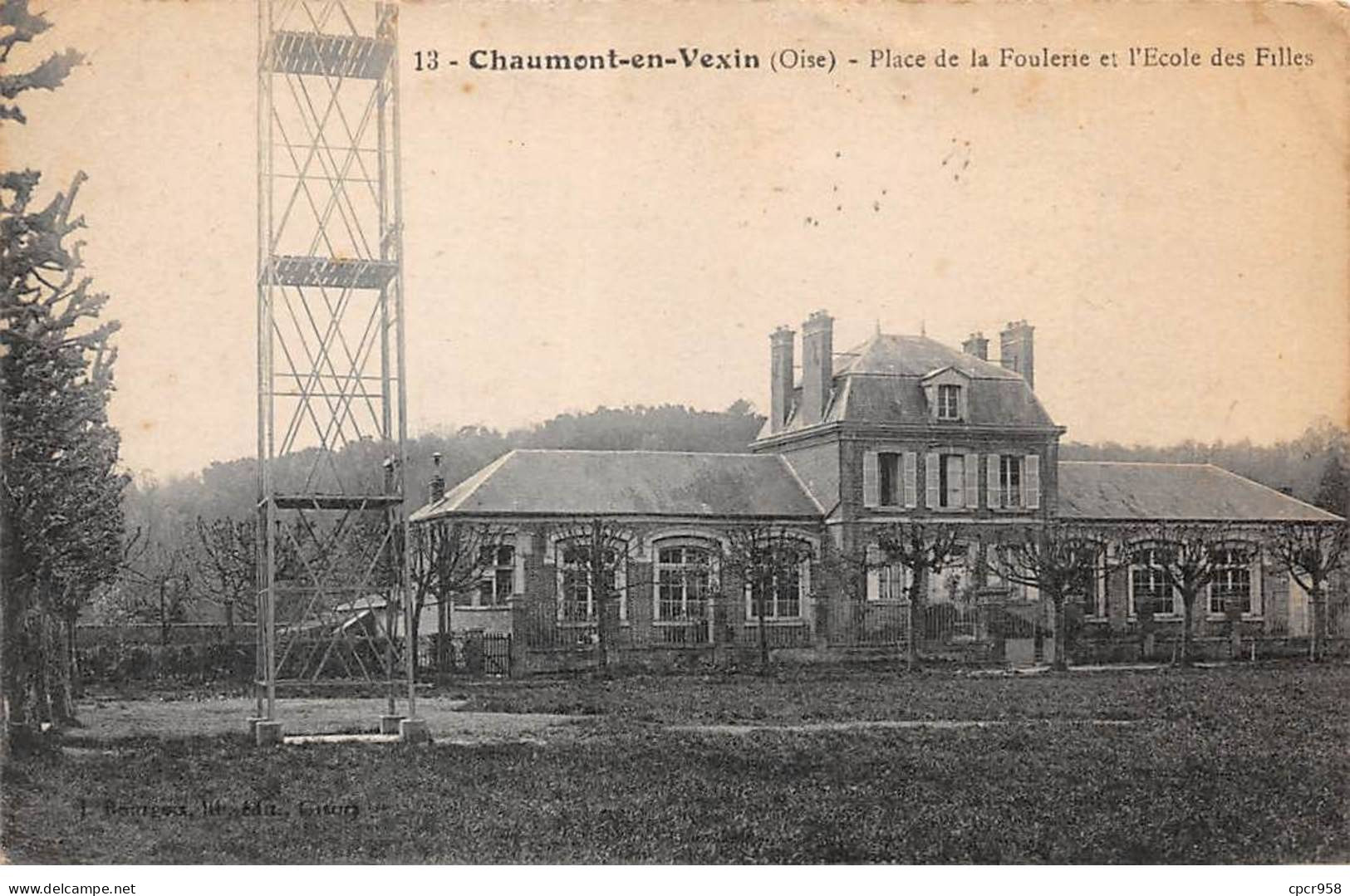 60 - CHAUMONT EN VEXIN - SAN54523 - Place De La Foulerie Et L'Ecole Des Filles - Chaumont En Vexin