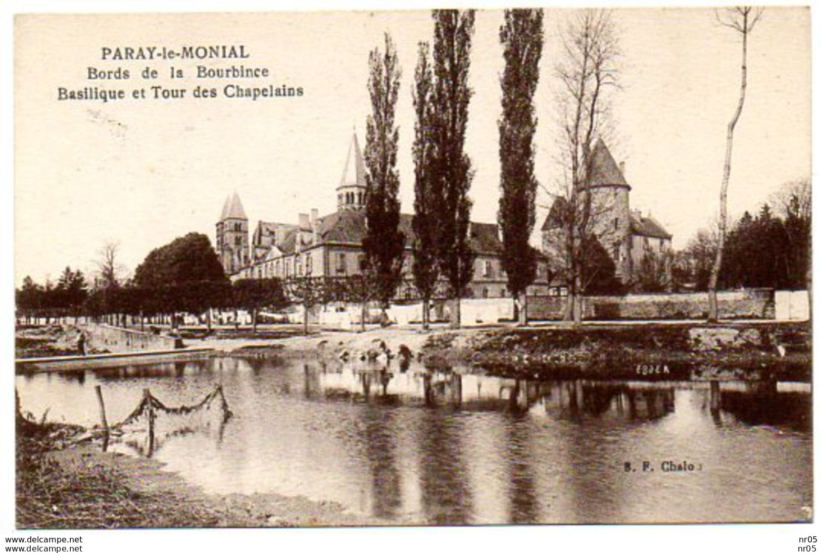 71   - PARAY Le MONIAL - Bords De La Bourbince . Basilique Et Tour Des Chapelains    ( Saone Et Loire ) - Paray Le Monial