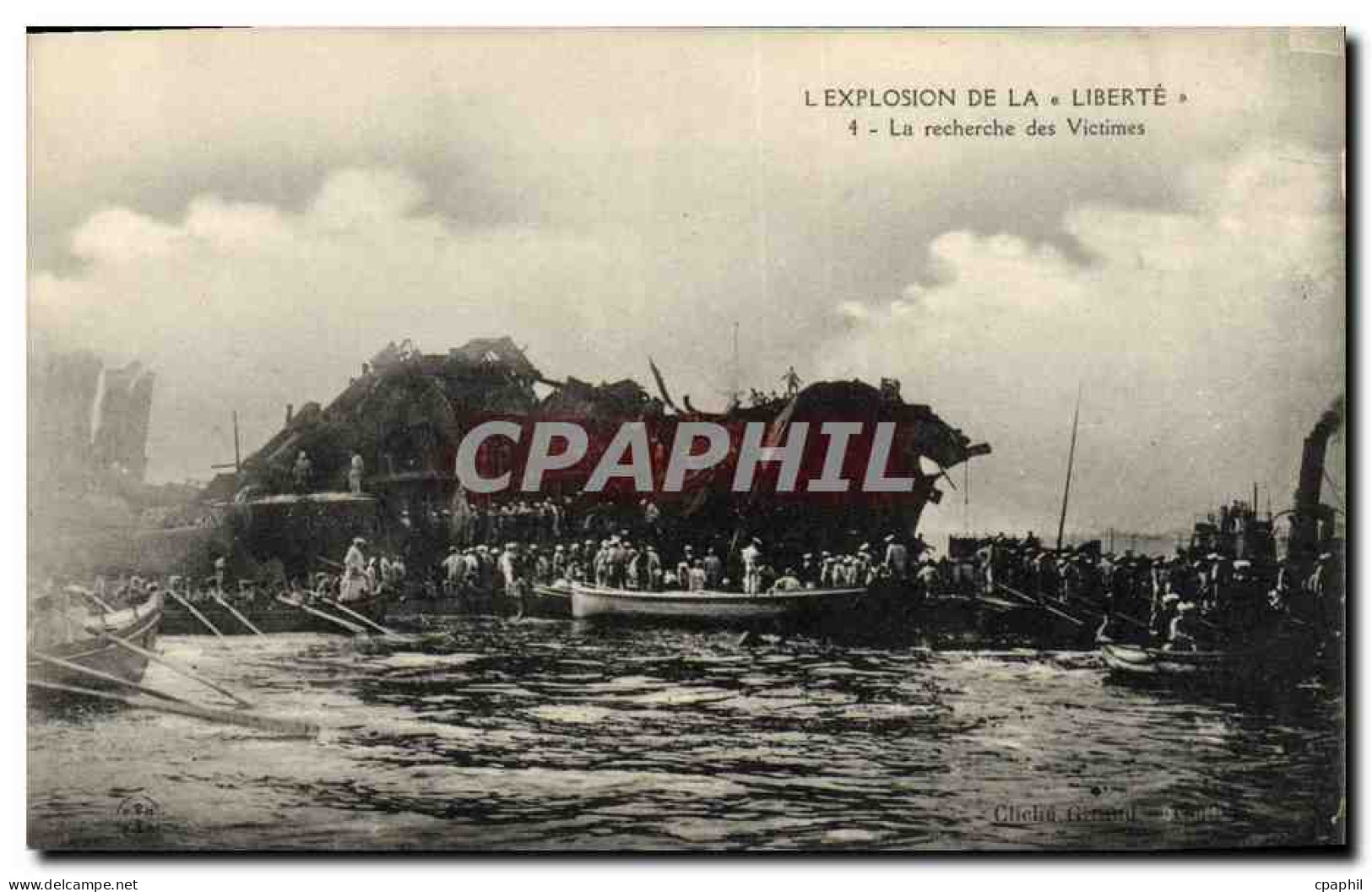 CPA Bateau L&#39explosion De La Liberte La Recherche Des Victimes - Warships