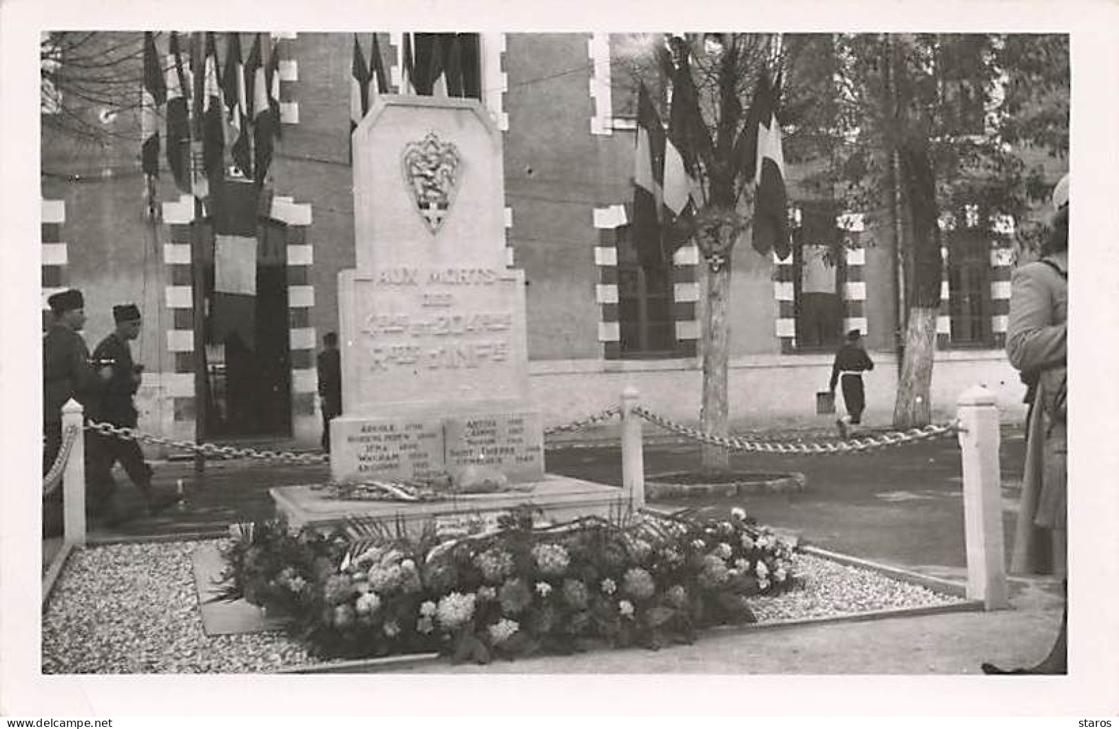 Militaire - Monuments Aux Morts Des 4ème Et 204ème Régiments D'Infanterie - Monumentos A Los Caídos