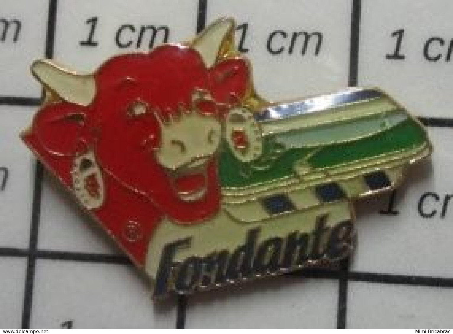 210B Pin's Pins / Beau Et Rare / ALIMENTATION / VACHE QUI RIT FONDANTE FROMAGE BENJAMIN RABIER - Lebensmittel