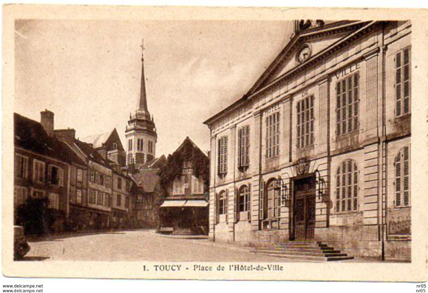 89 - TOUCY   ( Yonne )  - Place De L'Hotel De Ville - Toucy