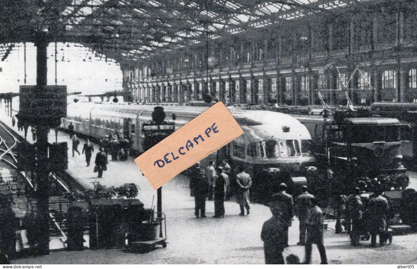 Paris - Rame TEE Aux Essais En Gare De Lyon En 1961 - Reproduction - Andere Monumenten, Gebouwen