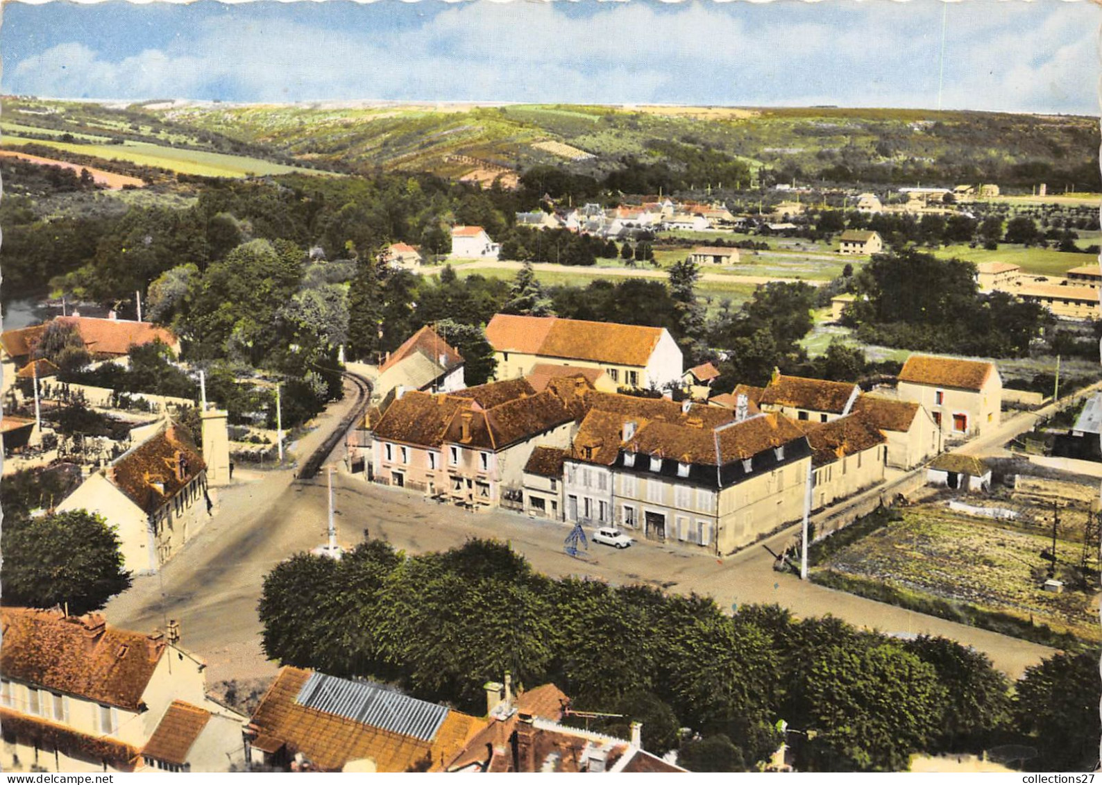 89-CHAMPS-SUR-YONNE- L'ECOLE MENAGERE VUE DU CIEL - Champs Sur Yonne