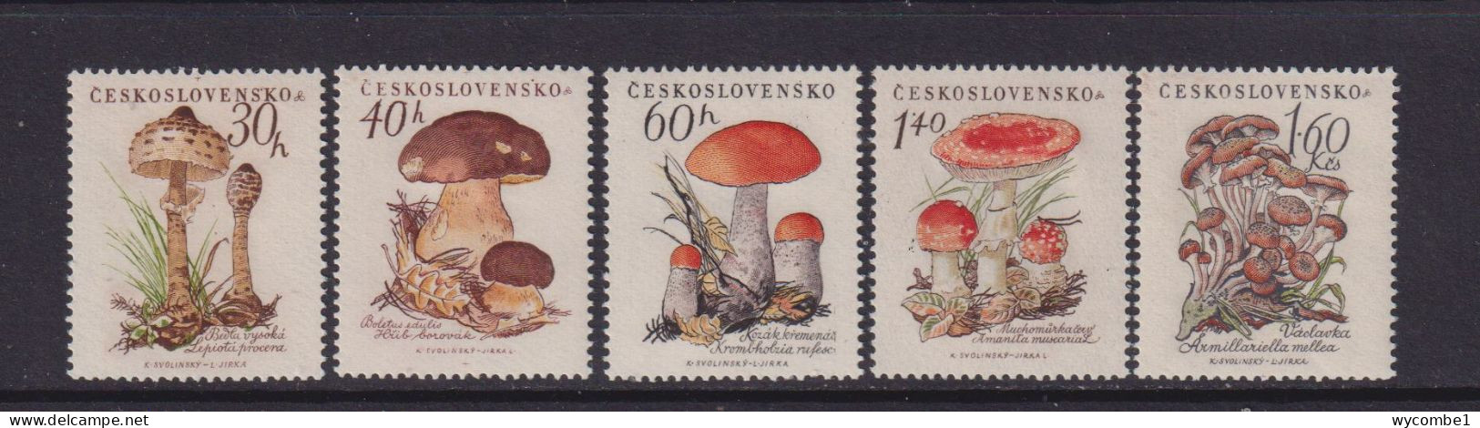 CZECHOSLOVAKIA  - 1958 Mushrooms Set  Never Hinged Mint - Unused Stamps