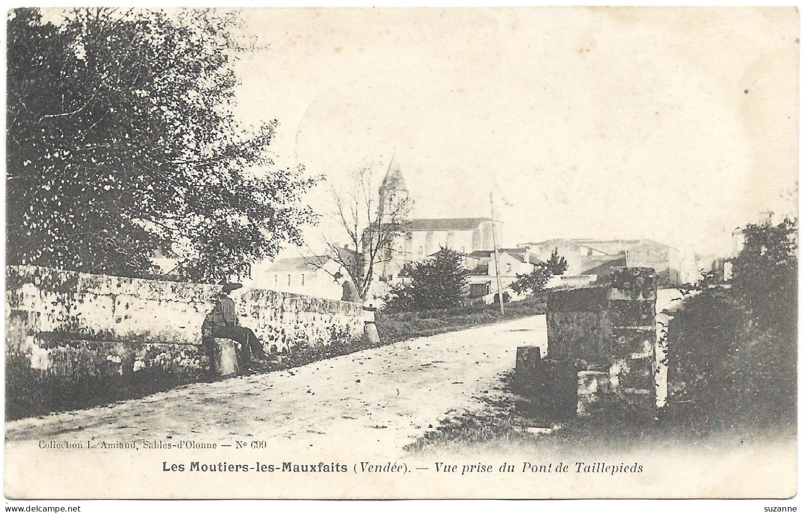 Les MOUTIERS Les MAUXFAITS - Garçonnet Assis - Vue Prise Du Pont De Taillepieds - Sonstige & Ohne Zuordnung