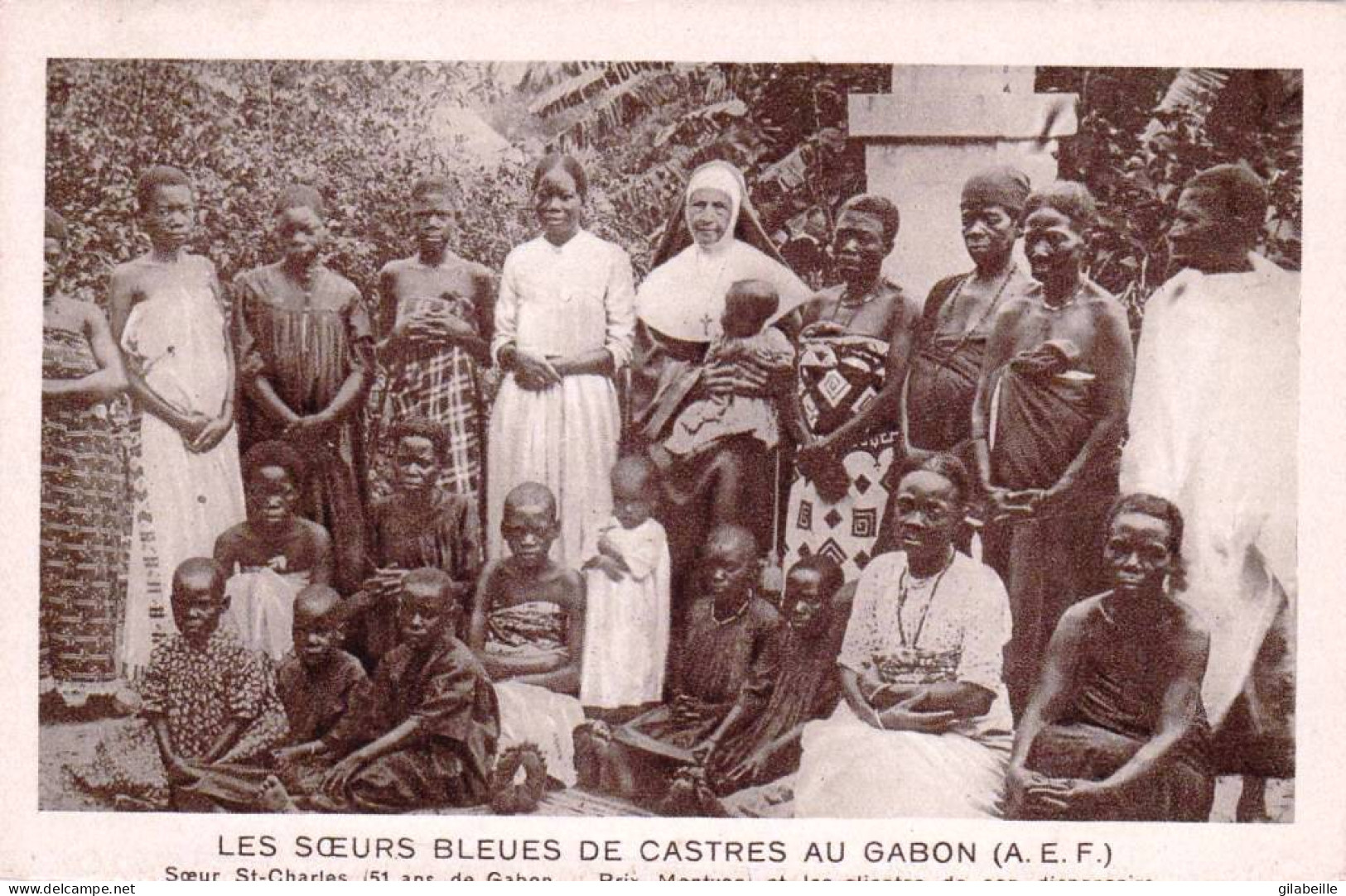 Afrique - GABON -  Les Soeurs Bleues De Castres - Soeur Saint Charles Et Les Clientes De Son Dispensaire - Religion - Gabón