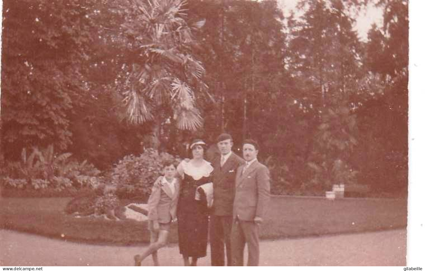 Petite Photo Originale -1933 - A STRASBOURG - Jardin De L'Orangerie - Les Armes De La Ville Sont Dessinées En Fleurs - Lugares