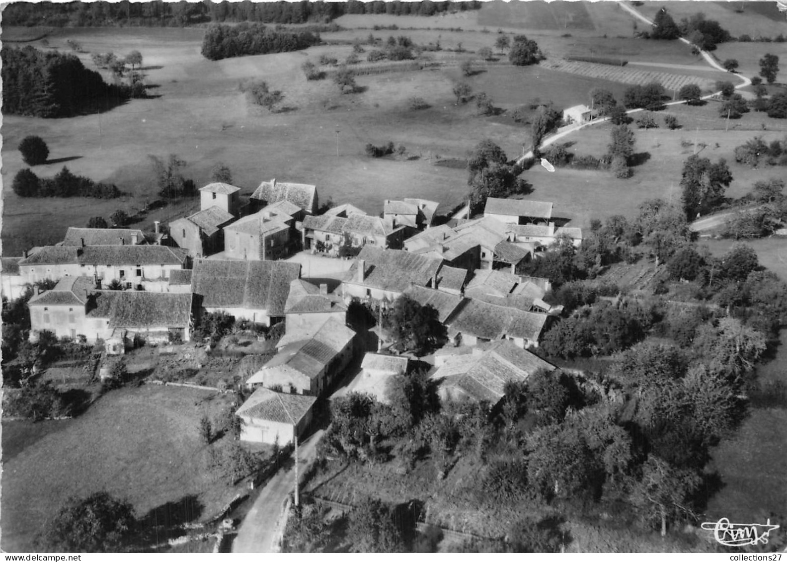 24-LUSSAS- VUE GENERALE AERIENNE - Autres & Non Classés