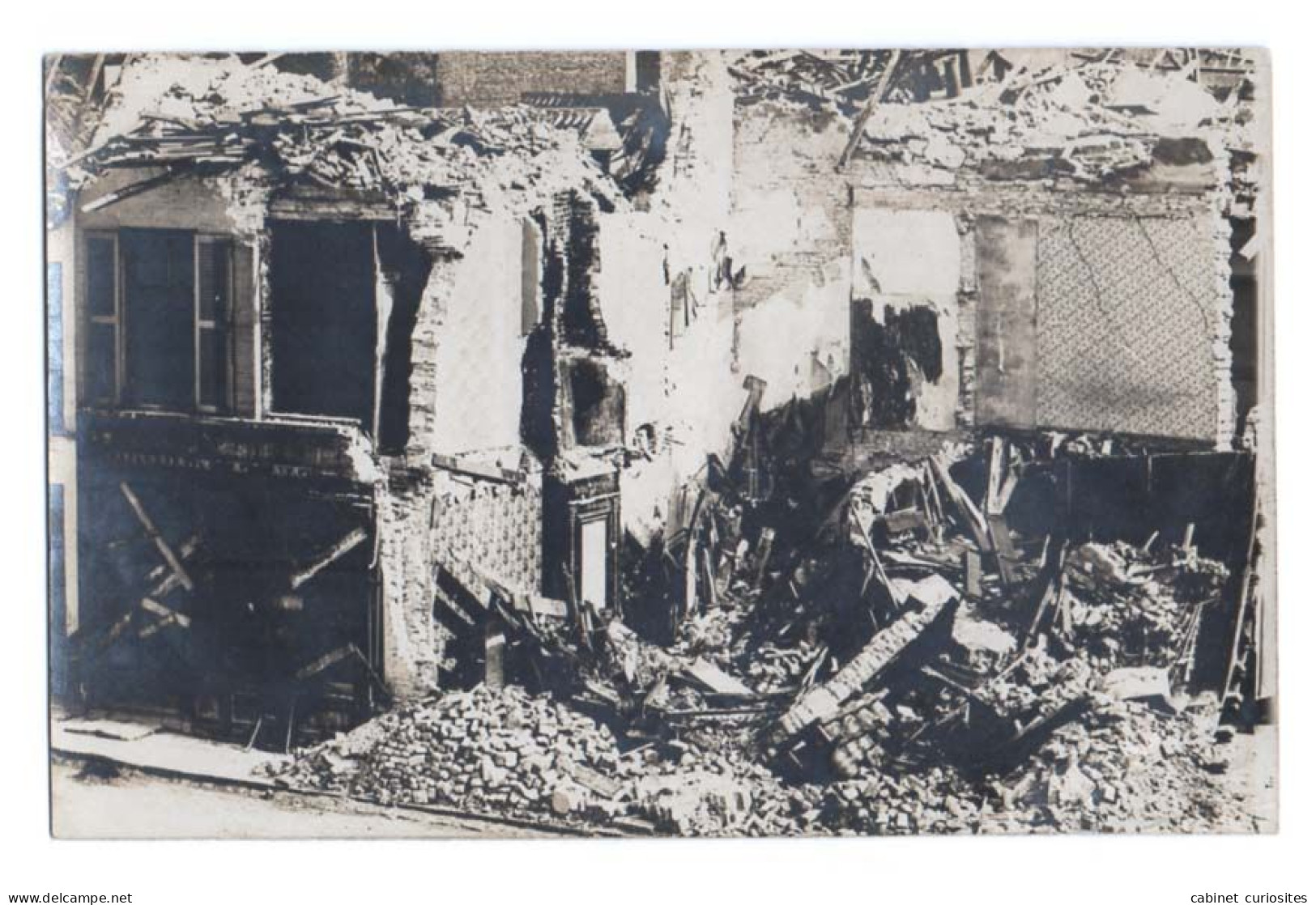 BERGUES  [59] Nord  - Habitation Détruite - SOUVENIR DE L' ABOMINATION - 1915 - CARTE PHOTO - Bergues