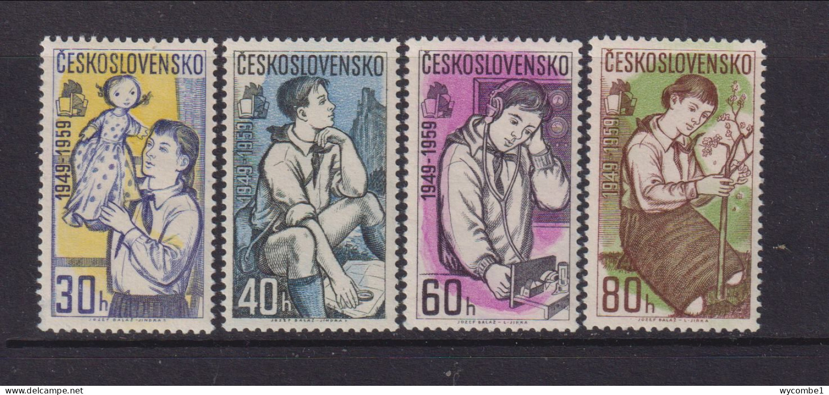 CZECHOSLOVAKIA  - 1959 Young Pioneers Set Never Hinged Mint - Unused Stamps