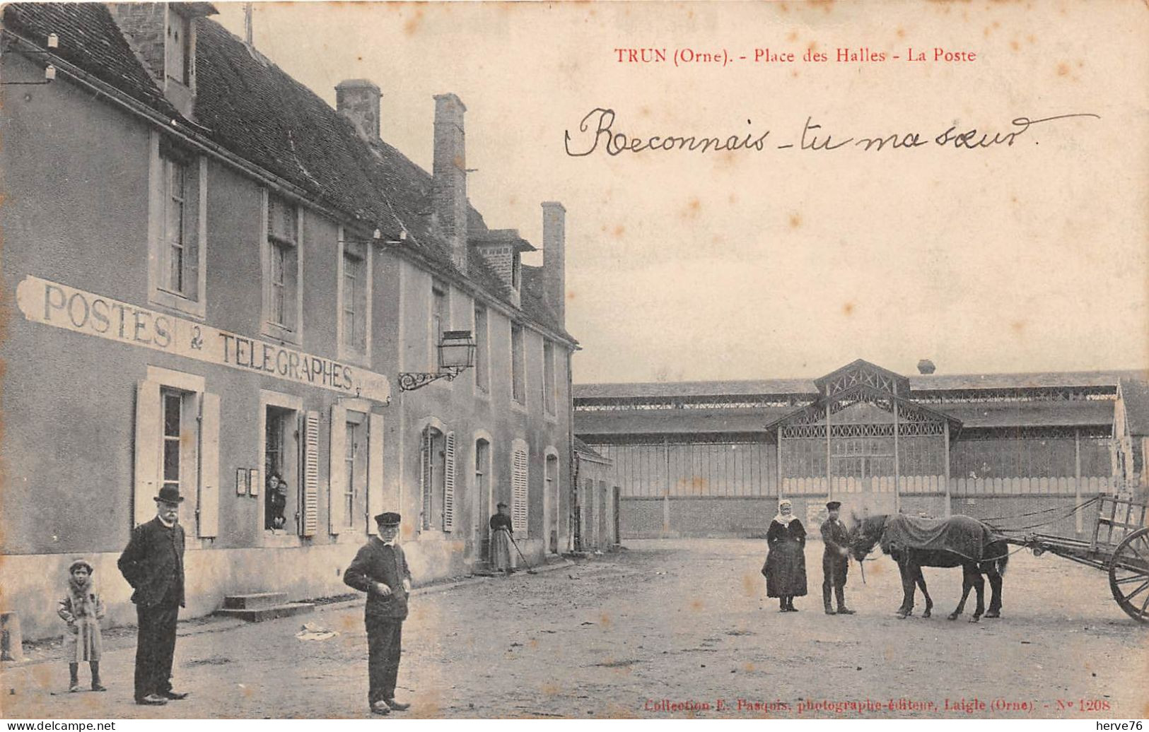 TRUN - Place Des Halles - La Poste Et Télégraphes - Trun