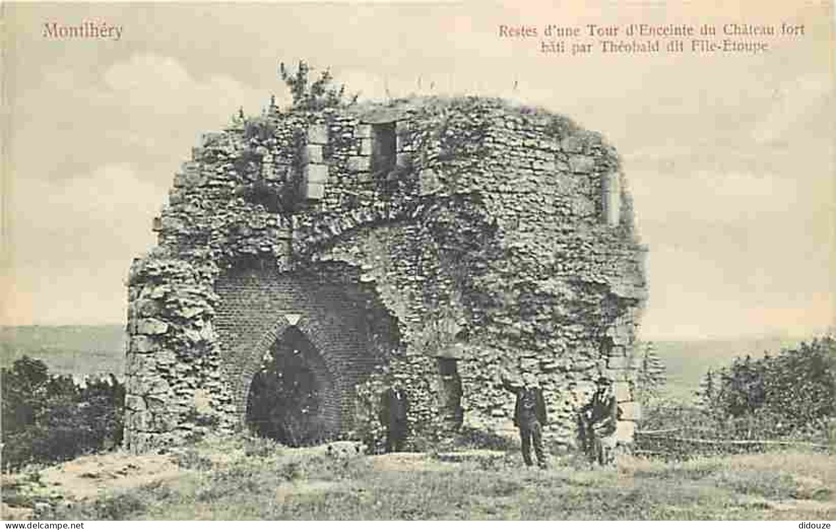 91 - Montlhéry - Restes D'une Tour D'Enceinte Du Château Fort Bati Par Théobald Dit File-Etoupe - Animé - CPA - Voir Sca - Montlhery