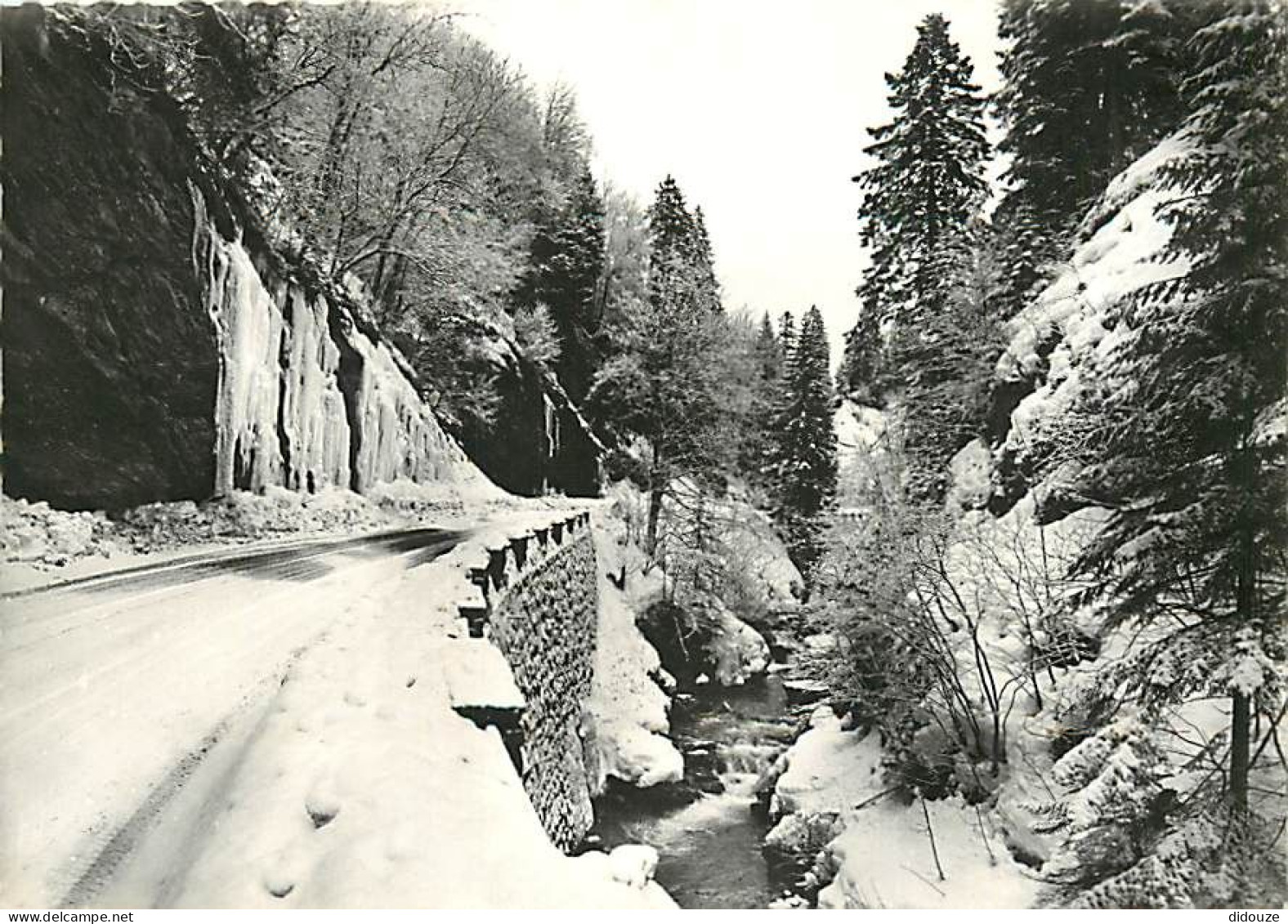 39 - Foncine Le Bas - Route De Foncine Le Haut - Hiver - Neige - Carte Dentelée - CPSM Grand Format - Carte Neuve - Voir - Sonstige & Ohne Zuordnung