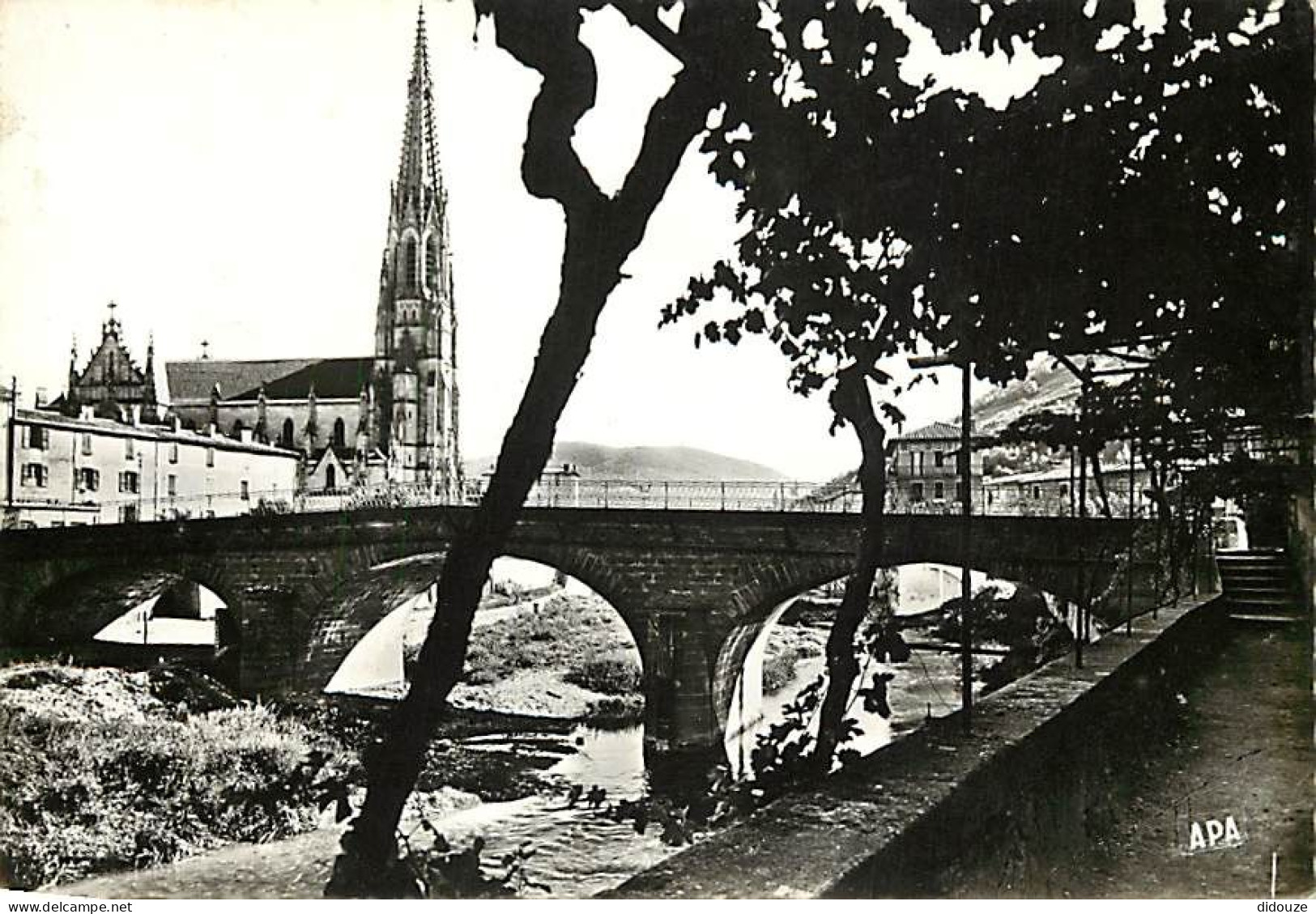 12 - Saint Afrique - Effet De Contrejour Sur L'Eglise Et Le Pont Routier De La Nationale 99 Franchissant La Sorgues - Me - Saint Affrique