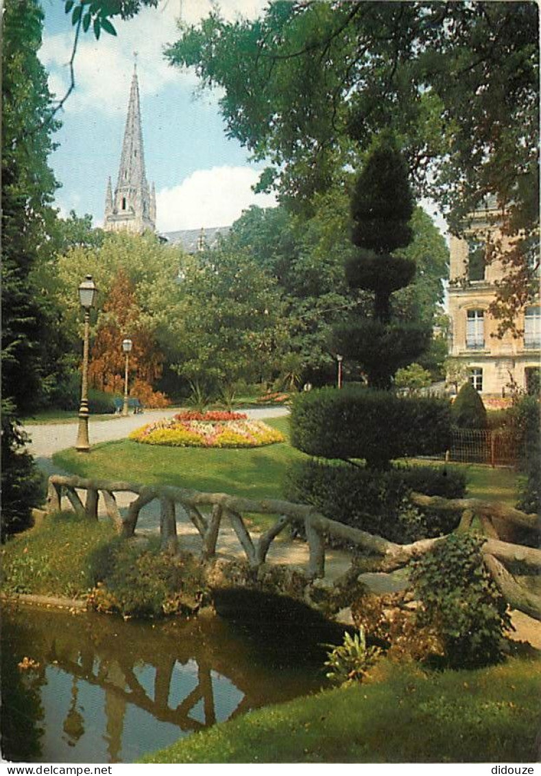 85 - Fontenay Le Comte - Le Jardin De L'Hôtel De Ville Et Le Clocher De L'Eglise Notre-Dame - CPM - Voir Scans Recto-Ver - Fontenay Le Comte