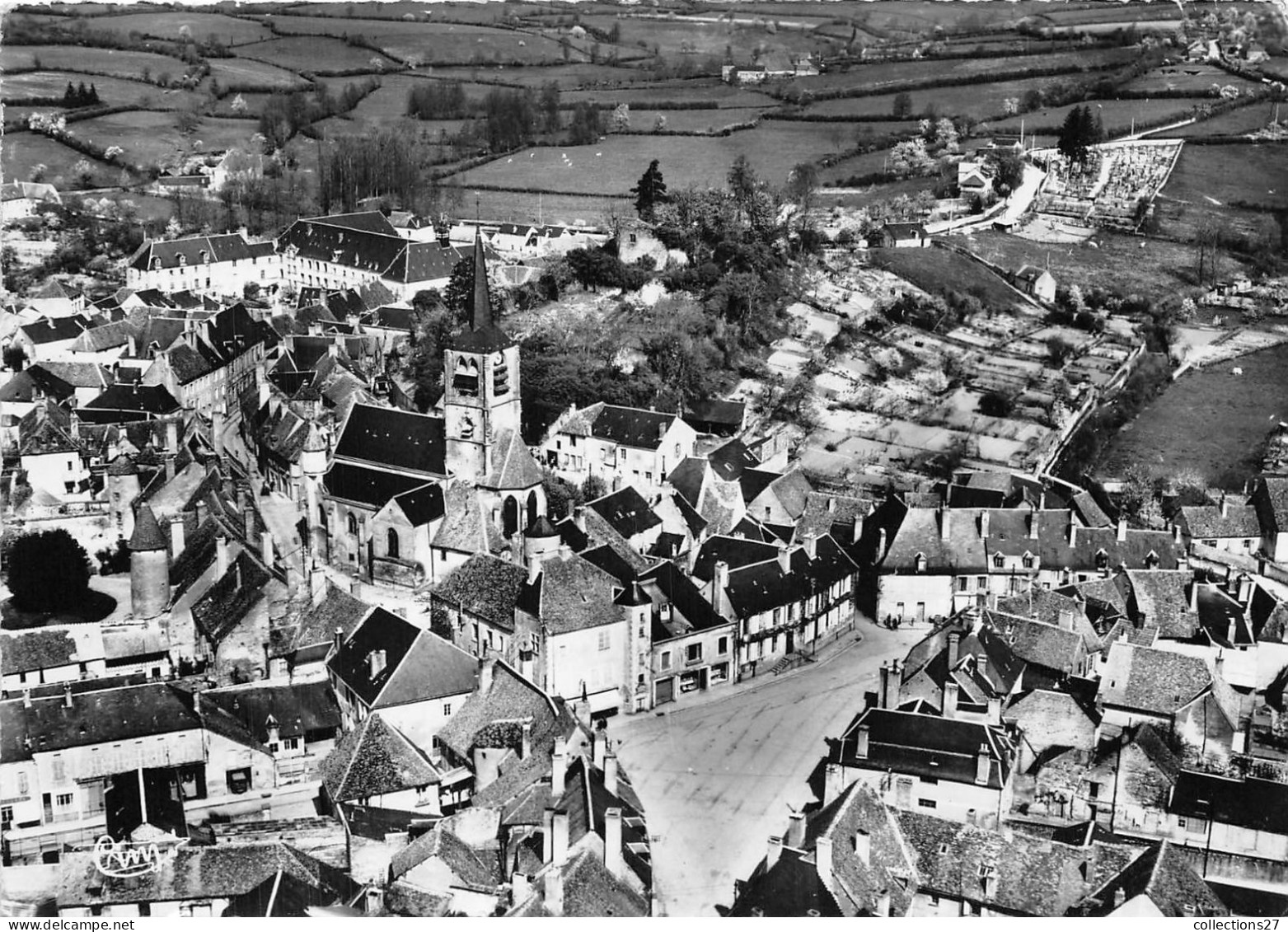 58-MOULIN-ENGILBERT- VUE AERIENNE SUR L'EGLISE ET LE VIEUX CHATEAU - Moulin Engilbert