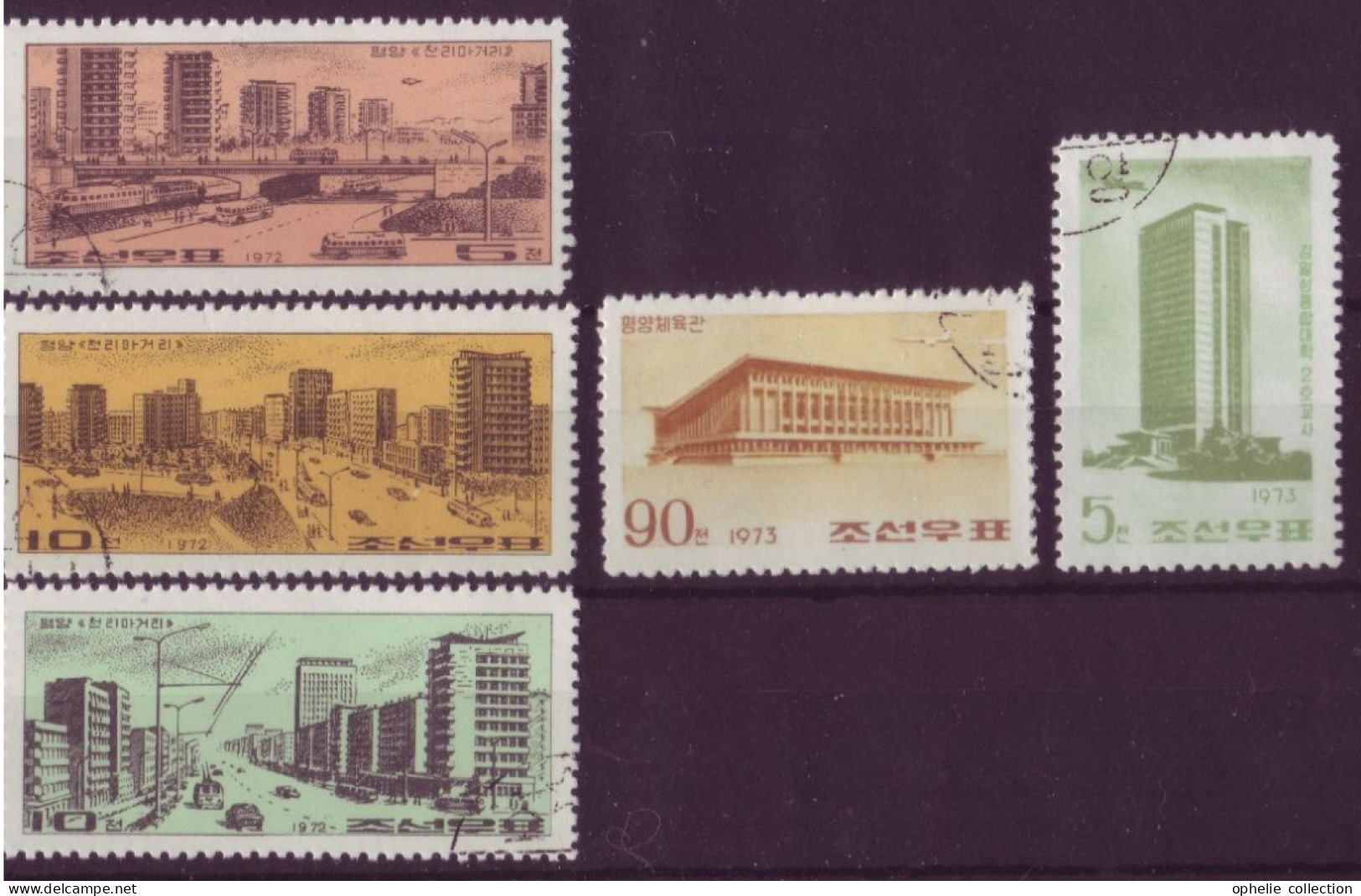 Asie - Corée Du Nord - Immeubles - 5 Timbres Différents - 7154 - Korea, North