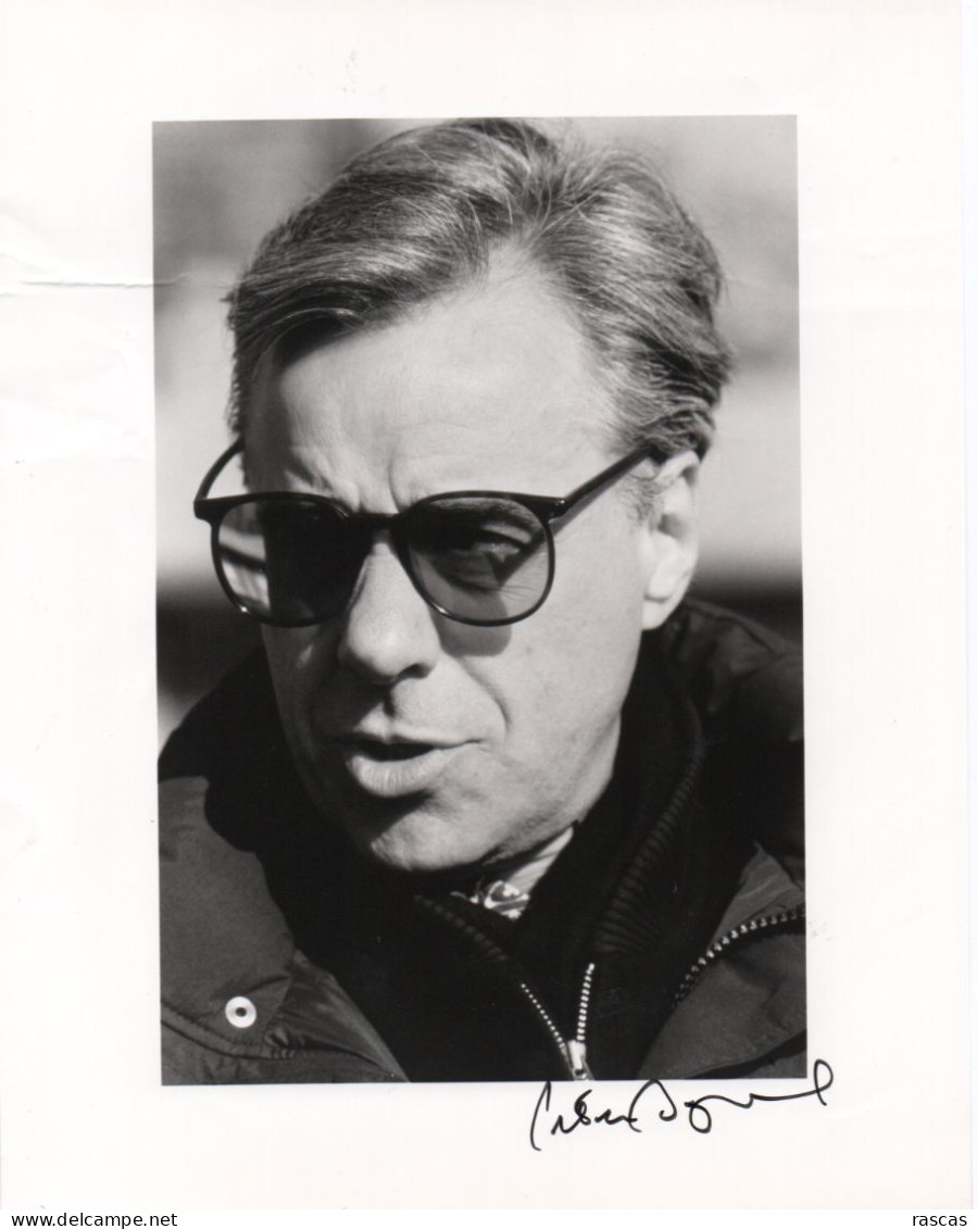 PHOTO GRAND FORMAT 1 - ENV 1 - CINEMA - PHOTO DEDICACEE DU REALISATEUR AMERICAIN PETER BOGDANOVICH - Signed Photographs